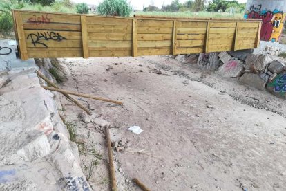 La roquera del Francolí es objeto de actos vandálicos y de destrucción