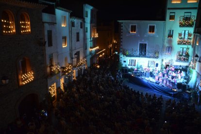 Más de un millar de personas asisten al Concierto de las Velas de Riudecanyes