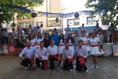 Centenars de persones gaudeixen del 35è Aplec de Sardanes del Vendrell