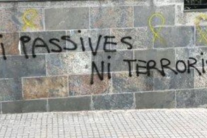 Salvador Illa denuncia pintades contra el PSC al seu domicili