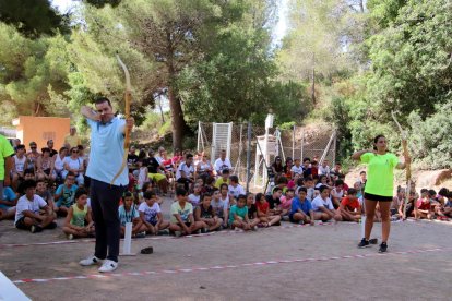 Setanta joves del Campus d'Estiu participen a la 15a Festa de l'Arqueria
