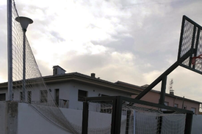 Denuncien actes vandàlics a la zona esportiva i el camp de futbol de Torredembarra