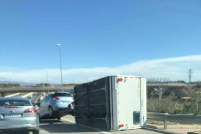 Las fuertes rachas de viento han provocado un accidente en l'Hospitalet de l'Infant