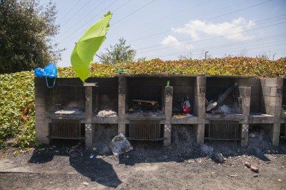 El parque donde roban incluso el techo del lavabo y el suelo de caucho del área infantil