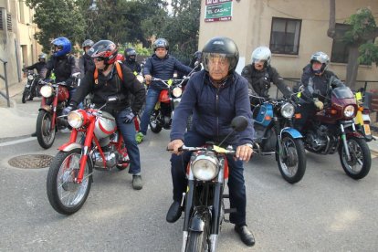Una cincuentena de motos antiguas participan en la XXIX Salida de l'Aleixar