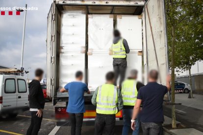 Ingressa a presó el conductor d'un camió que portava més de 2.000 quilos de marihuana i haixix