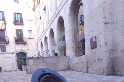 La AAVV Catedral denuncia actos vandálicos en la plaza del Pallol durante el fin de semana