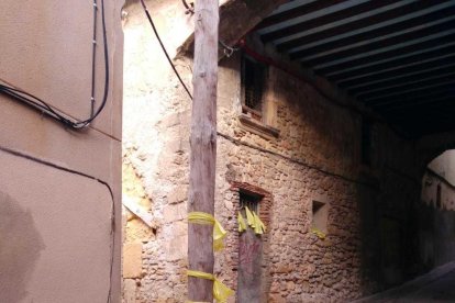 Aprofiten la polèmica dels llaços grocs per denunciar la degradació de la Part Alta