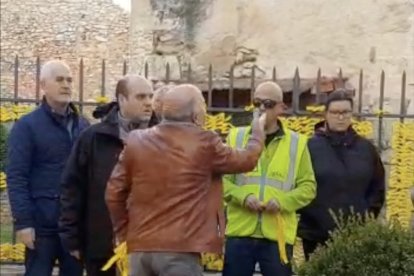 Enfrontament entre veïns de Torredembarra per la retirada d'uns llaços grocs