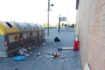 Denuncian la suciedad acumulada en los alrededores del Parc Central