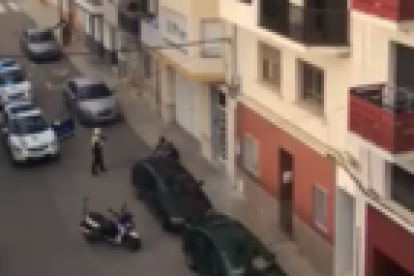 Dos detenidos por amenazar a una madre con raptar a su hija en la Ràpita