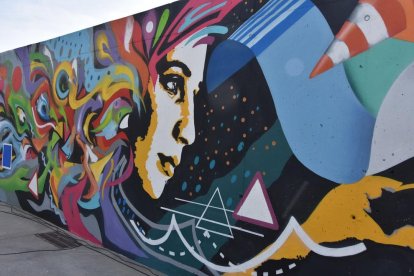 Torredembarra pinta un mural pel Dia Internacional de la Dona