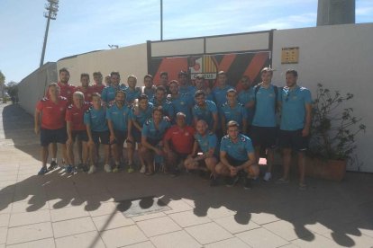 Los jugadores del Vilafranca en la puerta del Estadio Municipal de Reus