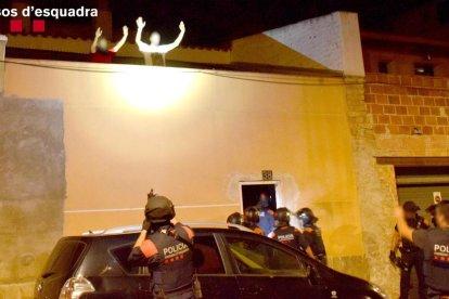 Tres detenidos por secuestrar a un hombre y torturarlo durante 30 horas en Amposta