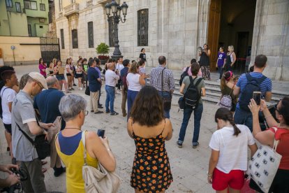 Unas 60 personas se concentran en Tarragona en apoyo a la víctima de la agresión sexual en Manresa