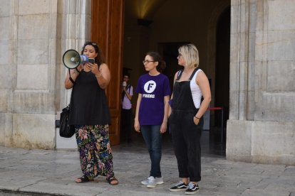 Unas 60 personas se concentran en Tarragona en apoyo a la víctima de la agresión sexual en Manresa