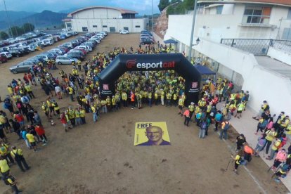 Més 600 persones coronen el cim de Roca Corbatera per Raül Romeva