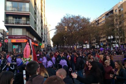 La Imperial Tarraco s'omple de gom a gom en la manifestació unitària del 8-M