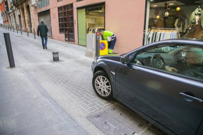 La pilona satisfà els pares de la Pau Delclòs i els usuaris dels pàrquings