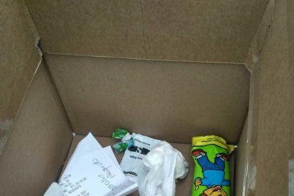 L'Associació de Veïns Tarragona Centre instal·la papereres a la plaça Corsini