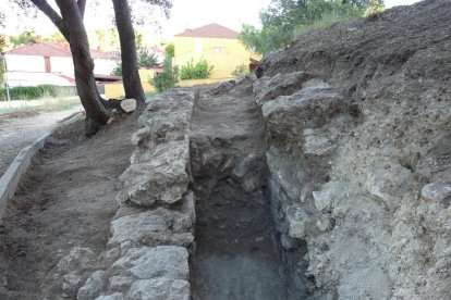 Los arqueólogos dejan al descubierto un nuevo tramo del aqueducte del Gaià