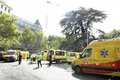Mitja dotzena d'ambulàncies del Samur estan treballant a la zona.