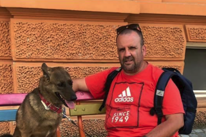 Busquen un veí del Vendrell i la seva gossa desapareguts a Calafell