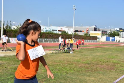 Más de 300 niños participan en la final de los Juegos Escolares de Atletismo de Torredembarra