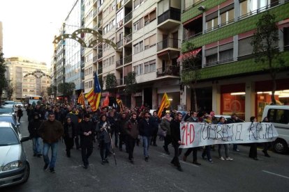 Cerca de un centenar de personas se concentran en Corsini bajo el lema 'Giramos el régimen'