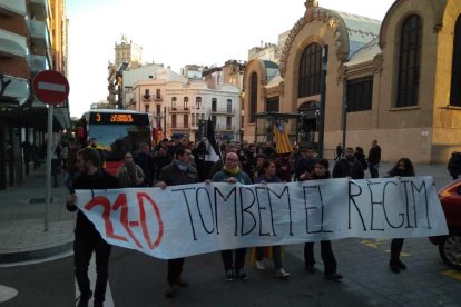 Cerca de un centenar de personas se concentran en Corsini bajo el lema 'Giramos el régimen'