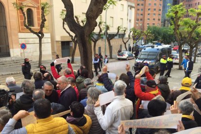 Los Mossos 'cierran' la calle de los juzgados por la misa de la Policía Nacional