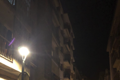 Un ocupa va provocar l'incendi del pis del carrer Misericòrdia