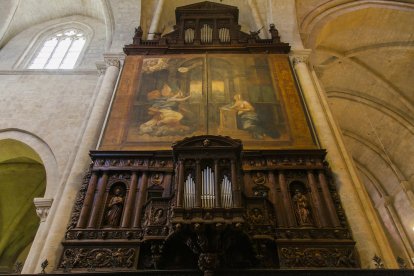 La consellera Borràs se emociona en la inauguración de la restauración de las pinturas del órgano de la Catedral