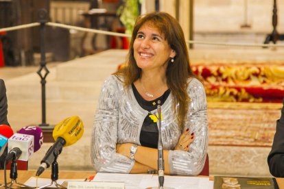 La consellera Borràs se emociona en la inauguración de la restauración de las pinturas del órgano de la Catedral