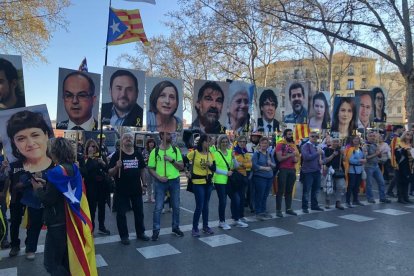 El paseo del Prado de Madrid se empieza a llenar una hora antes de la manifestación
