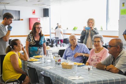 El projecte 'Àpats en Companyia' per a persones grans ha servit fins a 685 dinars