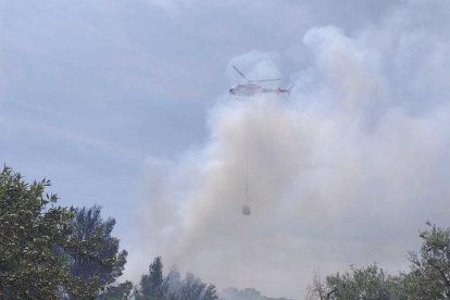 Un incendi a Cornudella de Montsant mobilitza un helicòpter i 8 dotacions dels Bombers