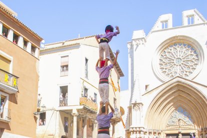 Pilar de 6 de la Jove.