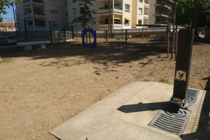 Torredembarra estrena una nova zona d'esbarjo i socialització d'animals de companyia