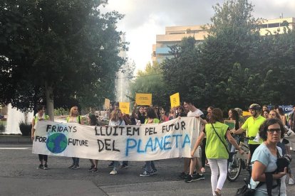 Milers de persones es manifesten pel clima a Tarragona