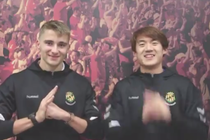 Bernard Sun ensenya a Salva Ferrer a felicitar l'any nou xinès