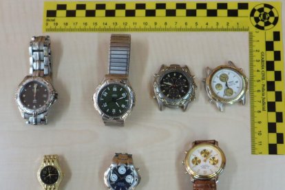La Guardia Civil expone joyass robadas en casas del Tarragonès y el Baix Camp