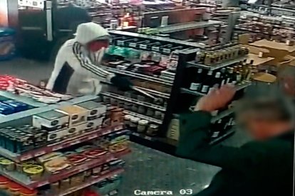 Detingudes set persones vinculades a atracaments a benzineres del Baix Penedès i l'Alt Camp