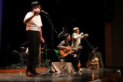 treball, Tortosa, nou disc, cançó, concert, el Noi i el Mut de Ferreries, espectacle, Quico el Célio, gira, 'Viatge a Buda'