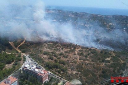 Confinan la Associació de Paràlisi Cerebral la Muntanyeta por un incendio en un barranco