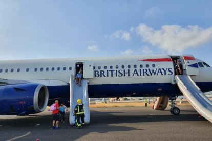 Dieciséis heridos leves en un incendio en un avión de British Airways en el aeropuerto de Valencia