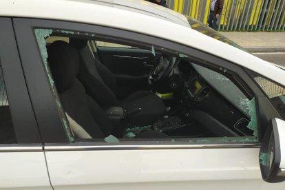 Veïns de Reus denuncien destrosses en diversos cotxes durant la nit
