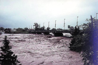 Algunas de las imágenes más impactantes que dejó el desbordamiento del Francolí el otoño de 1994.