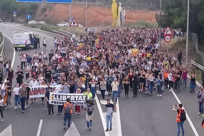 Centenares de personas se concentran en Tarragona para protestar por la sentencia del proceso