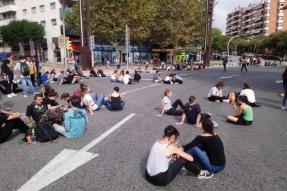 Más de 2.000 de personas se concentran en Tarragona para protestar por la sentencia del proceso y cortan la A-7